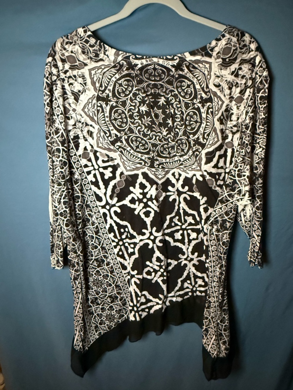 Catherines Black and White Geometric Medallion Tunic - Picture 3 of 3